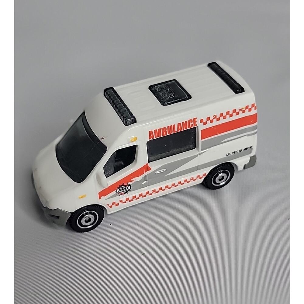 Matchbox Renault Master Ambulance Emergency Van White Diecast 2011 - Picture 5 of 7